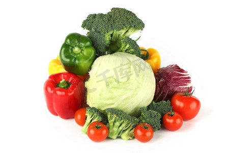 水果蔬菜摄影照片_白色隔绝的蔬菜堆
