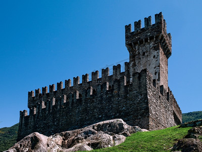 提契诺摄影照片_萨索·科巴罗的外部，是瑞士提契诺的贝林佐纳三座城堡之一。