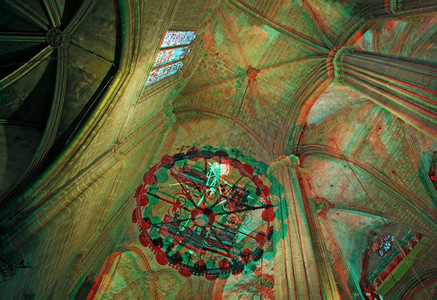立体感摄影照片_在巴塞罗那的圣尤拉利亚大教堂内&急性；S巴里戈蒂克地区(浮雕立体声效果。需要3D眼镜才能观看)