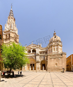灵长类摄影照片_西班牙马德里托莱多，阳光明媚的托莱多圣玛丽灵长类大教堂
