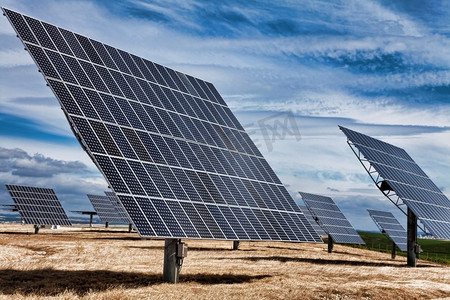 环境保护绿色能源摄影照片_绿色能源光伏太阳能电池板HDR照片