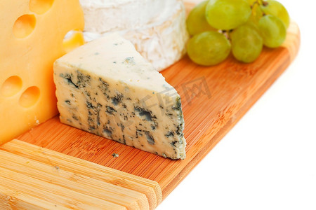 木盘上的蓝奶酪