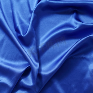 时尚曲线背景摄影照片_蓝色丝绸背景特写