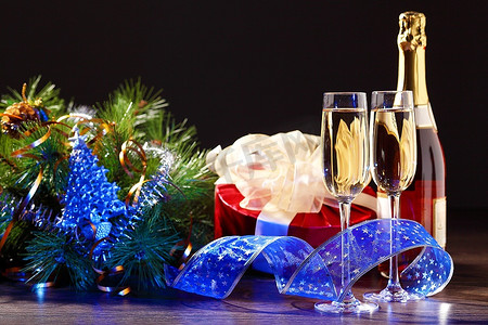晚会背景摄影照片_新年晚会上的几杯香槟