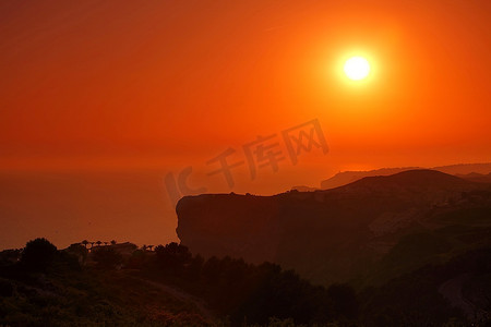 山水太阳摄影照片_阳光照耀下的夏日山水