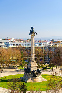 市场开摄影照片_纪念碑在圆形大厅大博阿维斯塔，波尔图，葡萄牙