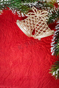 红纸圣诞树装饰和树枝边框