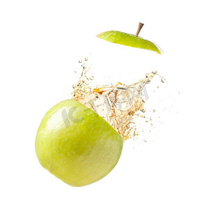 防爆炸小标示摄影照片_多汁的苹果是爆炸，从白色背景切出来