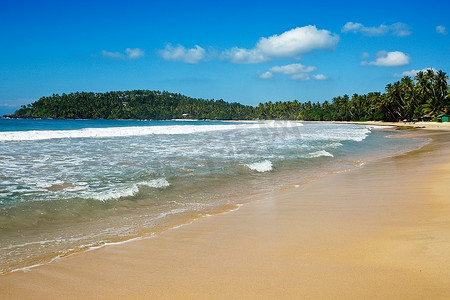 印度大叔摄影照片_热带天堂田园诗般的海滩。斯里兰卡