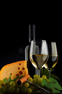 camembert摄影照片_白葡萄酒和奶酪在黑色