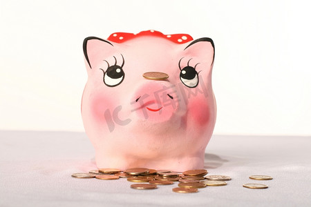 粉色猪银行存钱