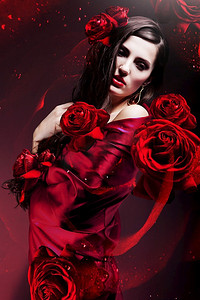 穿着红色面料、戴着红玫瑰的美女