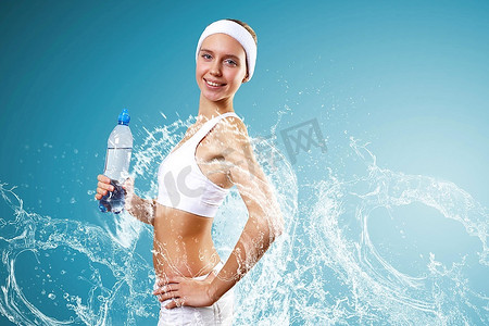 运动女性和纯净水