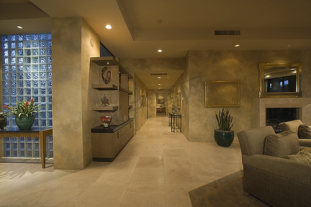 大理石装饰的走廊与玻璃砖棕榈泉