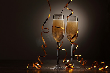 迎新春联欢晚会摄影照片_新年晚会上的几杯香槟