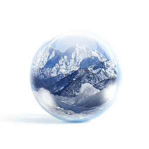 一个玻璃透明的球，里面有雪山。