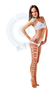 身材苗条的运动女性和白色背景上的测量全息图