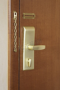 旅馆房间的门把手和锁