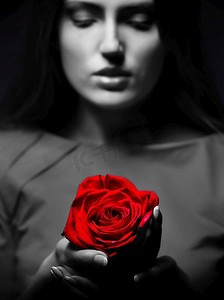 非常漂亮的女人，有玫瑰的，性感的凝视