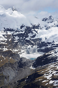 尖峰山峰摄影照片_白雪覆盖的山峰