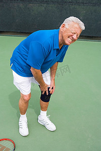 网球运动员膝盖受伤