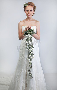 花卉-可爱的金发新娘带着一束鲜嫩的鲜花-系列照片
