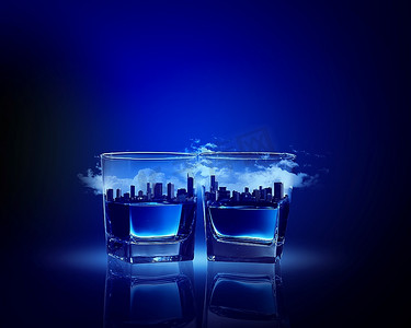 图像的两个玻璃杯的蓝色液体与城市插图在