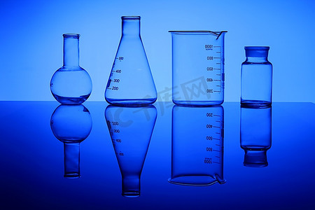 科学技术奖摄影照片_彩色背景上的玻璃化学管