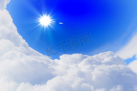 美蓝色摄影照片_晴朗的天空，阳光灿烂，乌云密布
