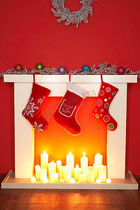 挂在壁炉上的圣诞长袜