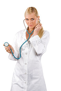 在行中摄影照片_微笑的女医生在行动中使用白色背景上隔离的听诊器