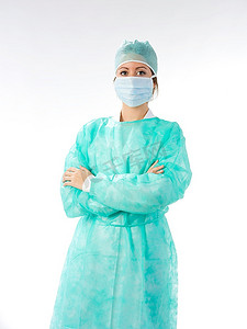 身穿绿色手术服的护士