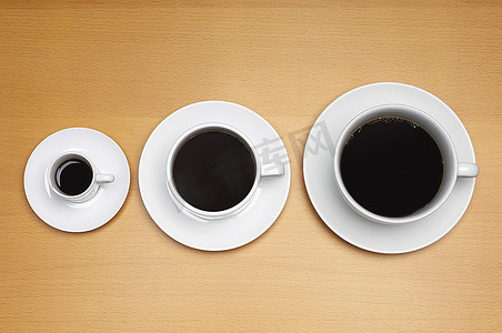 字号大小摄影照片_三个不同大小的咖啡杯