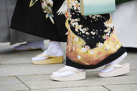 明治神社穿着传统服装的日本妇女