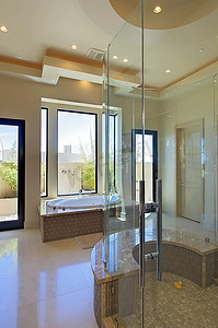 三亚天房洲际酒店摄影照片_带浴缸和淋浴房的浴室
