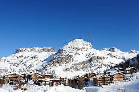 冬季积雪的山地滑雪胜地，瓦尔-d&急性；法国阿尔卑斯山伊斯尔