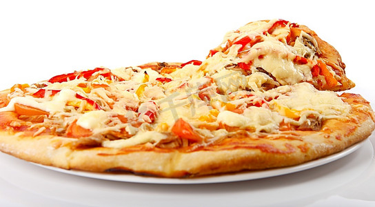 95至尊摄影照片_至尊披萨举起切片，金枪鱼和辣椒隔绝在白色背景上。