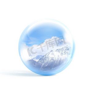 一个玻璃透明的球，里面有雪山。