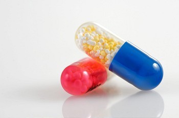 水凝胶包装袋摄影照片_药物药物药丸在摄影棚拍摄