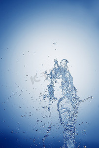 动感水纹水花摄影照片_水花飞溅，水泡滚滚。下落的水