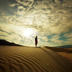 沙漠徒步旅行，死亡谷国家公园，美国