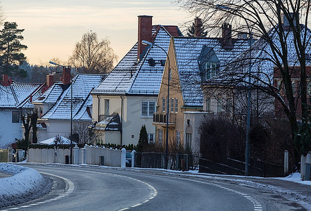 冬天房屋下雪摄影照片_奥斯陆冬天的街道