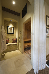 棕榈泉之家的窗帘桑拿和蒸汽浴室