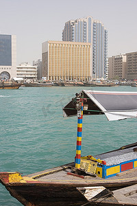 迪拜，阿联酋，一只阿布拉停靠在迪拜迪拜的迪拜小溪，代拉。