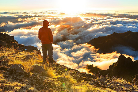 葡萄牙马德拉的Pico Ruivo和Pico do Areeiro山峰