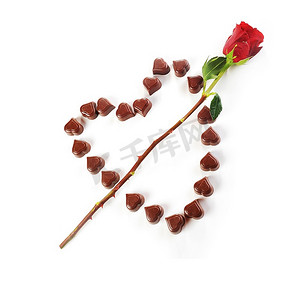 巧克力糖果的心，丘比特和急性；玫瑰的S箭