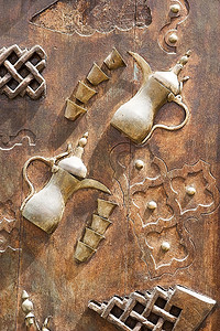 迪拜，阿联酋，布尔迪拜遗产村装饰华丽的木门
