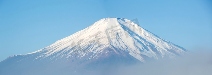 富士山滑雪摄影照片_日本山梨县山中湖富士山全景