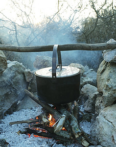 露营中的旧水壶