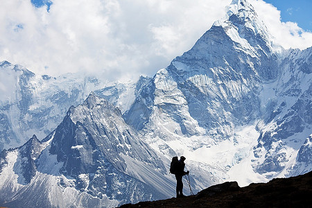 传奇大背包摄影照片_喜马拉雅山上的登山者